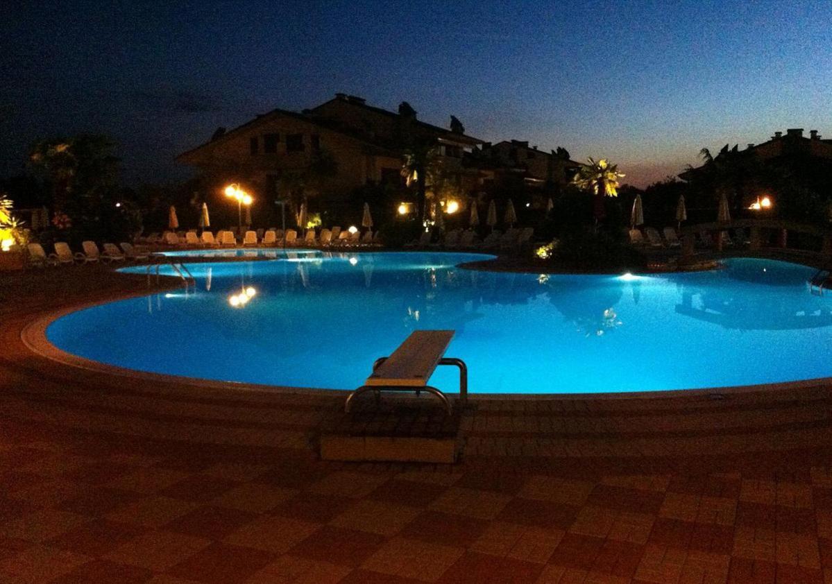 Apartment With Garden And Grill - Green Residence Sirmione Desenzano del Garda Exterior foto